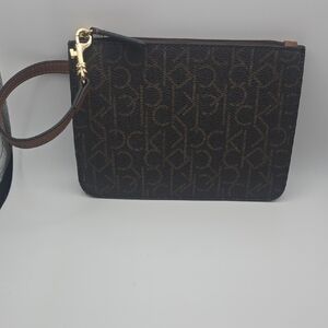 Calvin Klein Dark Brown Monogram Small Wristlet W/ Gold Hardware (NWOT) ✨️🤎✨️